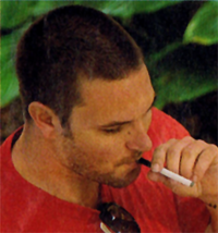 federline Kevin Federline smoking an unknown electronic cigarette.